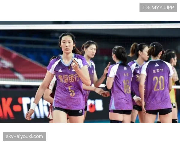 李盈莹训练完直接啃鸡腿，这自律和放纵的切换也太真实了