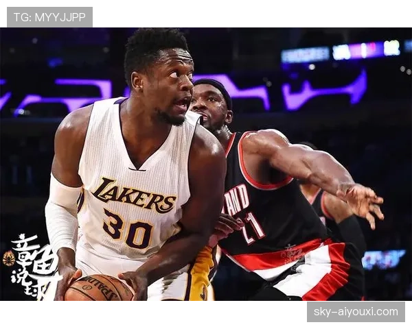 格林挡拆制造错位效率提升，助勇士防守反击加速